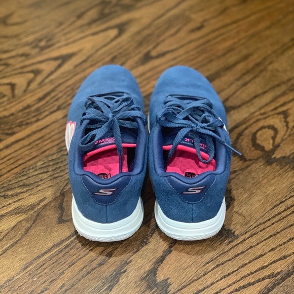 Like New Skechers Go Walk City Sneakers Womens Size 5.5 - Picture 2 of 8